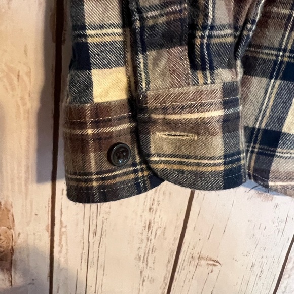 L.L. Bean button down top size small relaxed fit - Picture 3 of 7